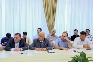 В Правительстве Дагестана обсудили вопрос обеспечения полноты уплаты налоговых платежей с предприятиями строительной отрасли