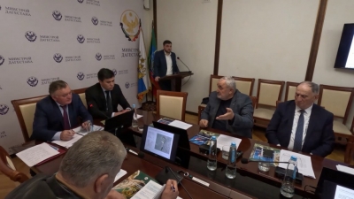 (Видео) В Минстрое РД обсудили пути развития строительного комплекса и индустрии строительных ресурсов