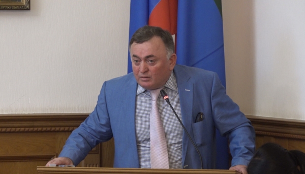 Али Шахбанов выступил на публичных слушаниях об исполнении республиканского бюджета за 2018 год