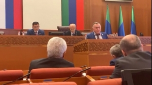 Али Шахбанов принял участие в обсуждении итогов исполнения республиканского бюджета за 2019 год в Народном собрании РД