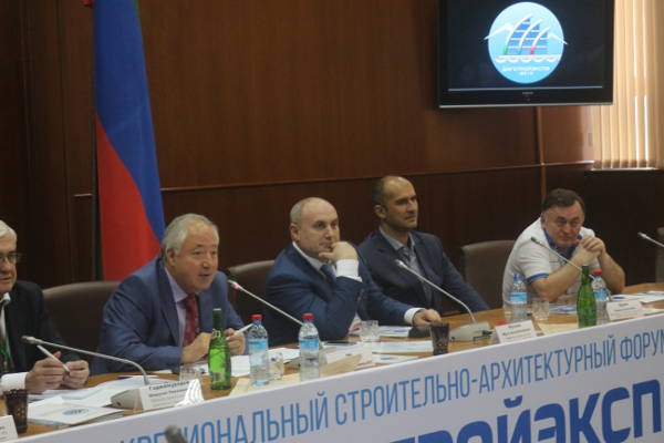 Состоялось пленарное заседание на тему: «Современные направления и перспективы развития строительного комплекса Республики Дагестан»